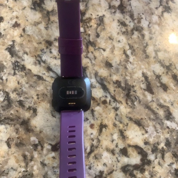 Fitbit Versa - Picture 3 of 3